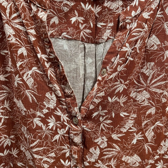 Eddie Bauer Rivierah button front shirt - Picture 6 of 7